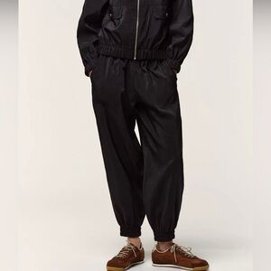 Brand New Zara hem pants Size M
Black Elastic Waist Jogger Pants